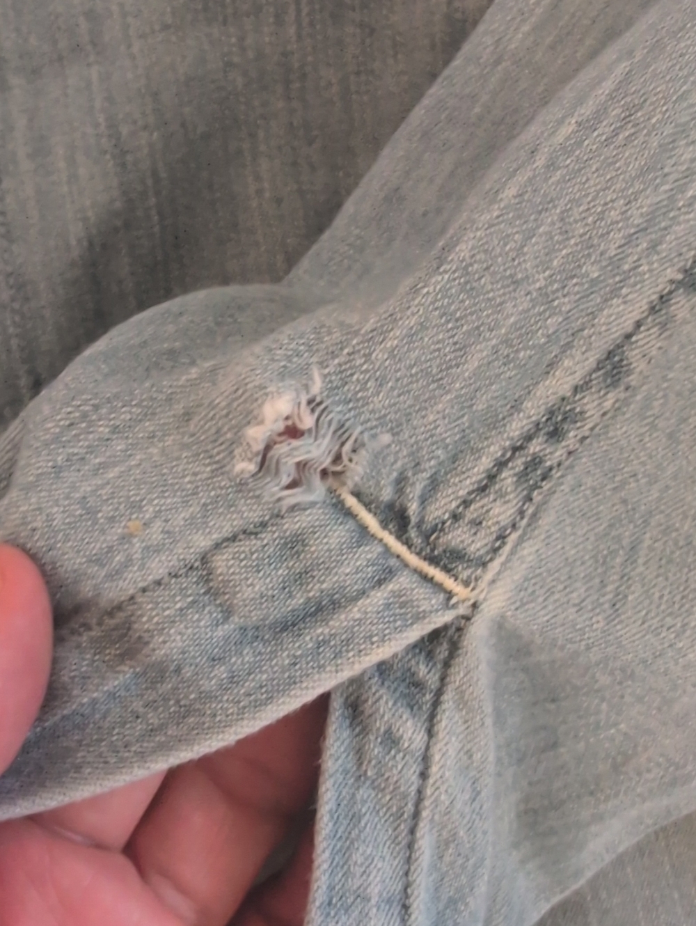 Men's XL Uniqlo Slim Fit Denim Shirt - Picture 4 of 5